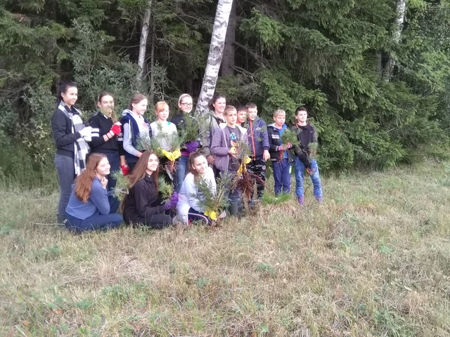Ylakių gimnazijos ekologai tvarkymosi akcijoje Žematijos nac. parke