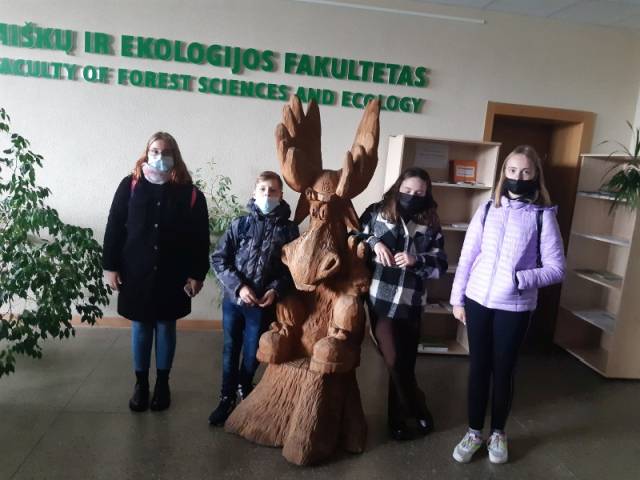 Prano Dovydaičio progimnazijos mokiniai dalyvavo konkurse „Kodėl noriu būti miškininku“