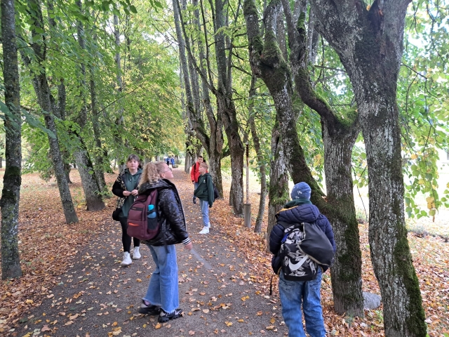 Marijono Daujoto progimnazijos šeštokai Kretingos dvaro parke